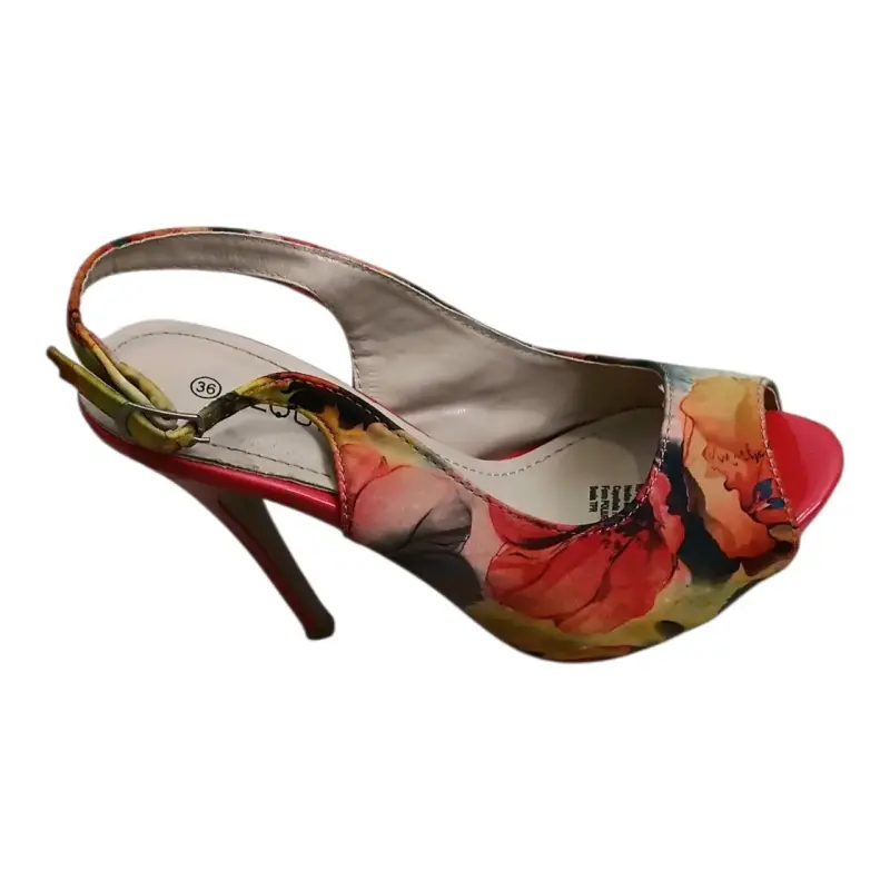 Zapatos de tacón alto con diseño floral