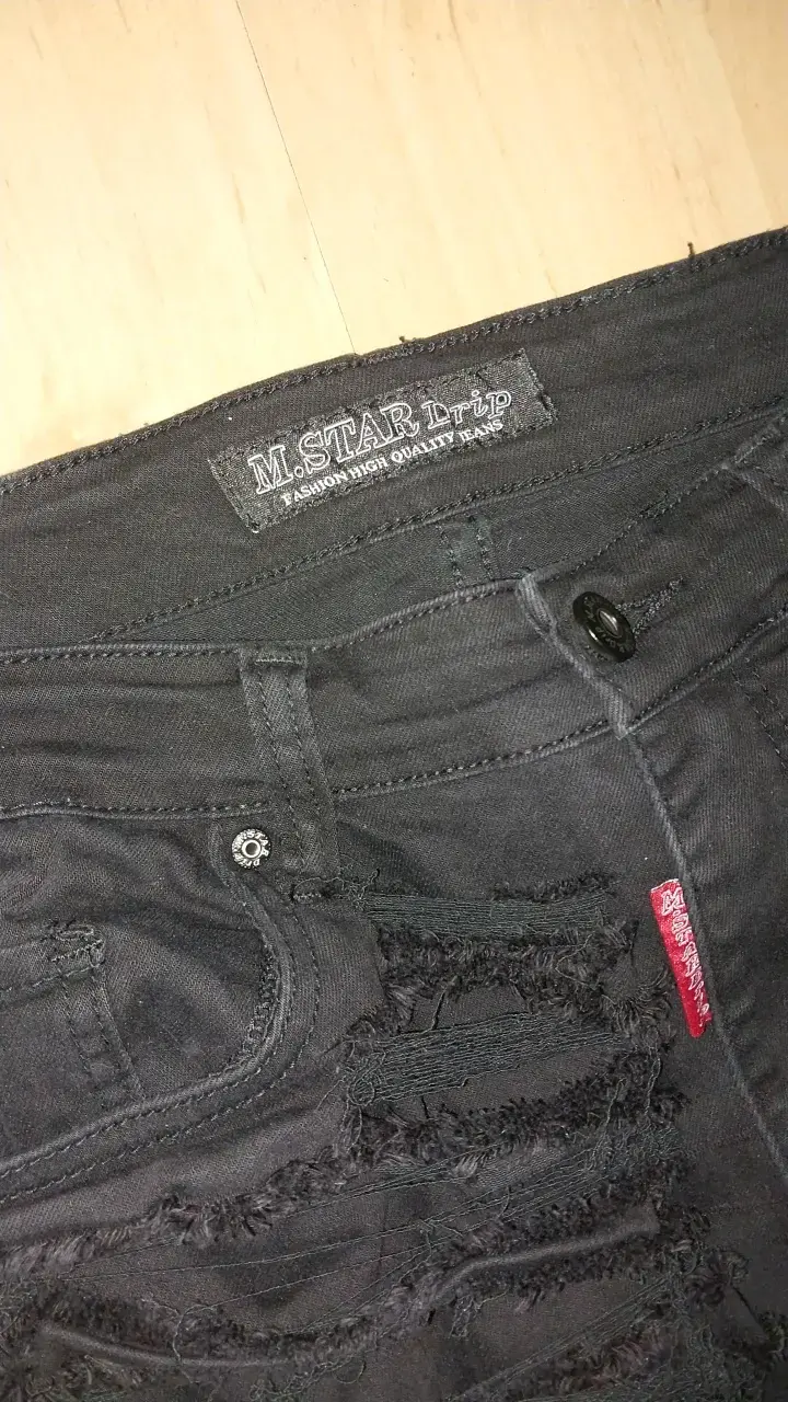 Jeans flared negros estilo moderno - 2