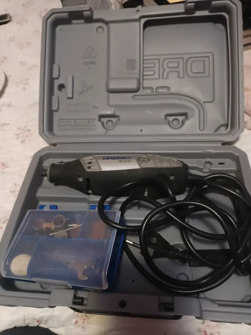 Herramienta rotativa Dremel 3000 con accesorios - 1
