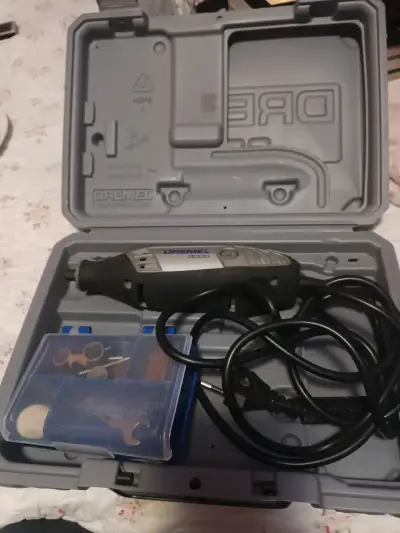 Herramienta rotativa Dremel 3000 con accesorios - miniatura 1