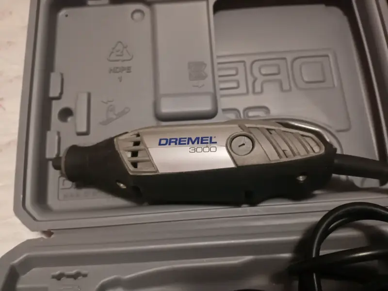 Herramienta rotativa Dremel 3000 con accesorios - 2