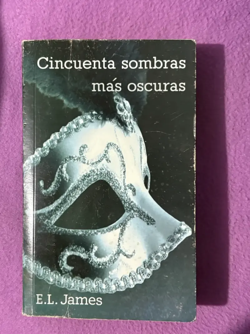 Libro 'Cincuenta sombras más oscuras' - 1