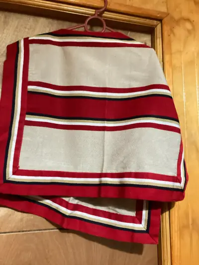 Poncho de lana con diseño a rayas - miniatura 2