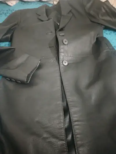 Abrigo de cuero negro elegante para mujer - miniatura 1