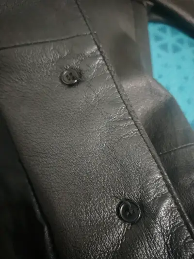Abrigo de cuero negro elegante para mujer - miniatura 3
