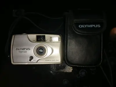 Cámara Olympus Trip 500 con estuche - miniatura 1