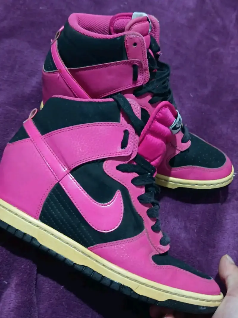 Zapatillas deportivas altas rosa y negro - 1