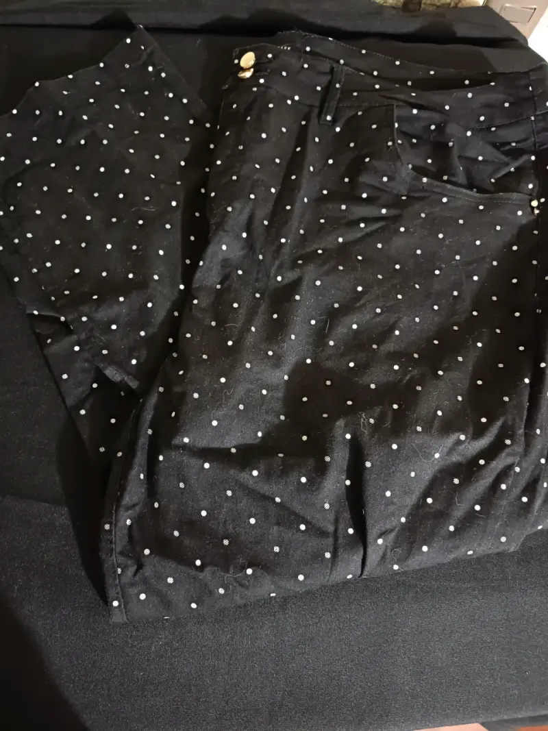 Pantalones negros con lunares blancos talla curvy - 1