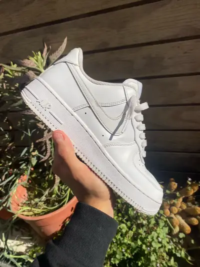 Zapatillas deportivas blancas Nike Air Force 1 - miniatura 1