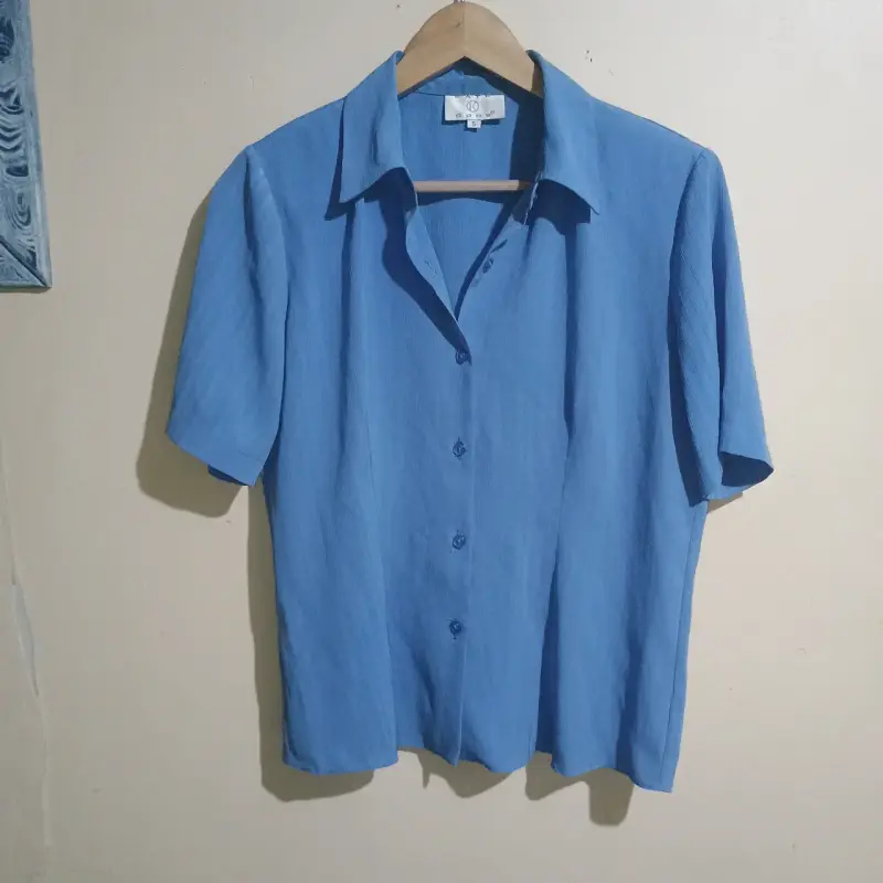 Blusa azul de manga corta para mujer - 1