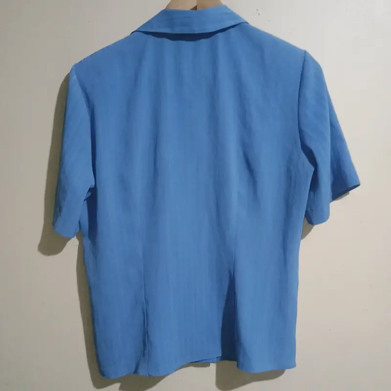 Blusa azul de manga corta para mujer - 2