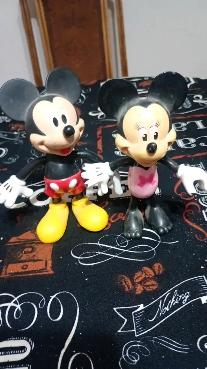 Figuras de Mickey y Minnie Mouse