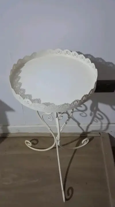 Mesita de pedestal blanca - miniatura 1