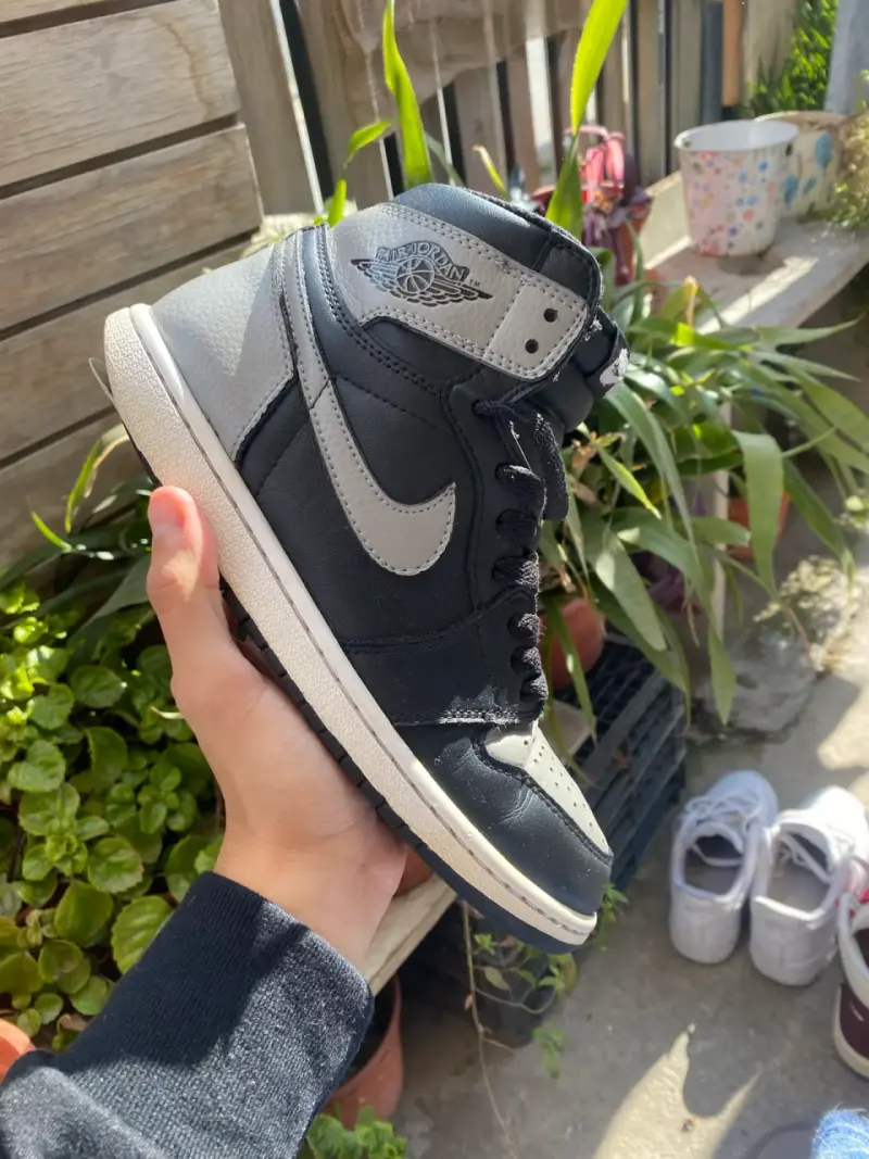 Zapatillas Air Jordan 1 negras y grises - 1