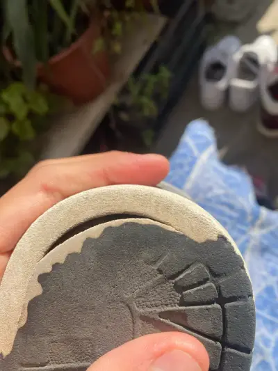 Zapatillas Air Jordan 1 negras y grises - miniatura 3