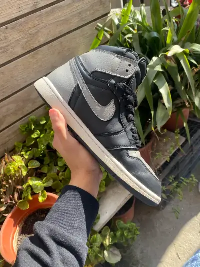 Zapatillas Air Jordan 1 negras y grises - miniatura 4