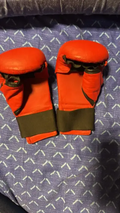 Guantes de boxeo niño rojos para entrenamiento - miniatura 1