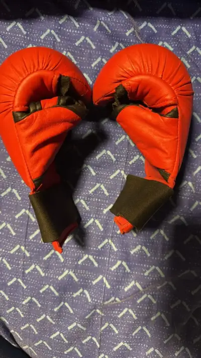 Guantes de boxeo niño rojos para entrenamiento - miniatura 3