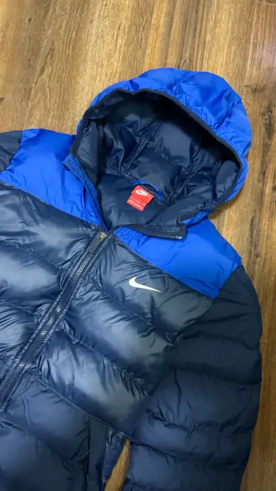 Chaqueta acolchada Nike - miniatura 2