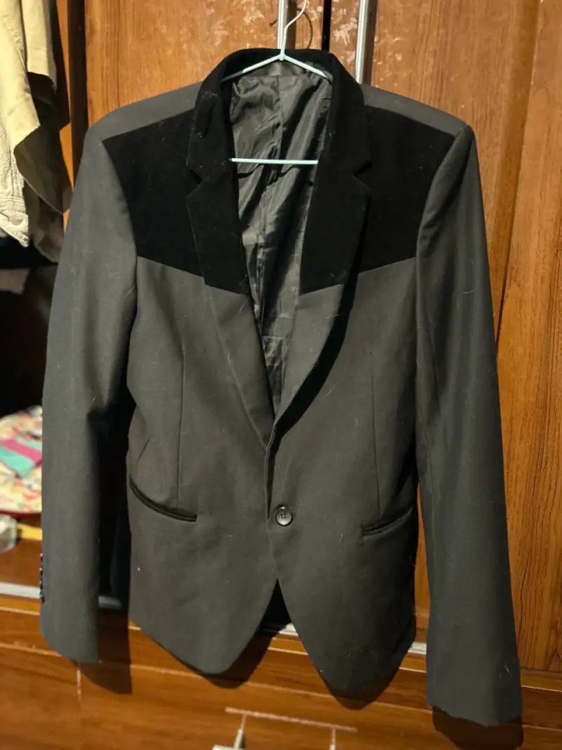 Blazer negro con detalles de terciopelo - 2