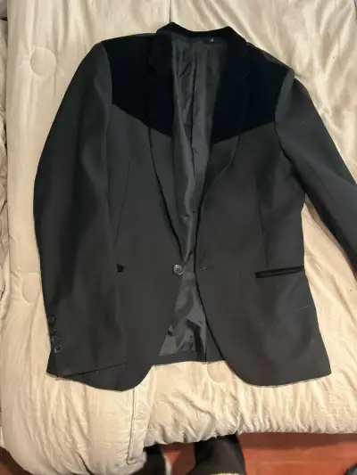 Blazer negro con detalles de terciopelo - miniatura 4
