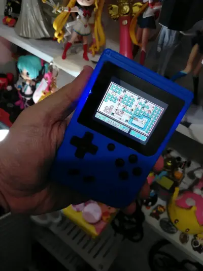 Consola portátil retro azul con 400 juegos - miniatura 2