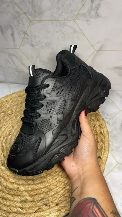 Zapatillas deportivas negras unisex - miniatura 1