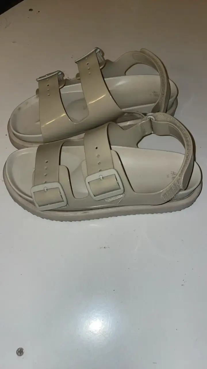 Sandalias beige H&M con hebillas - 2