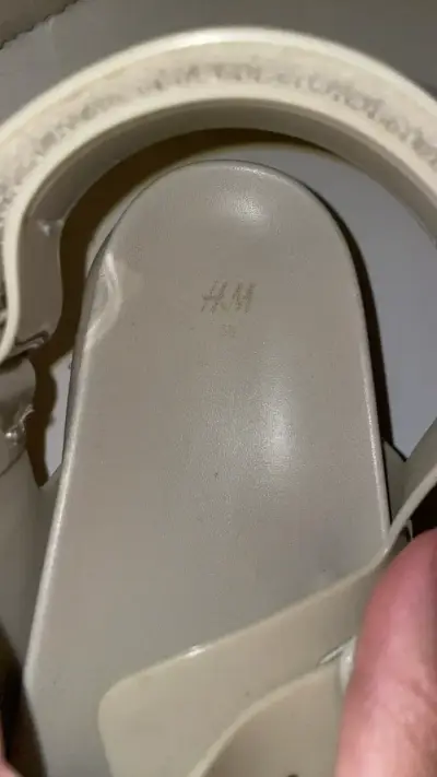 Sandalias beige H&M con hebillas - miniatura 3