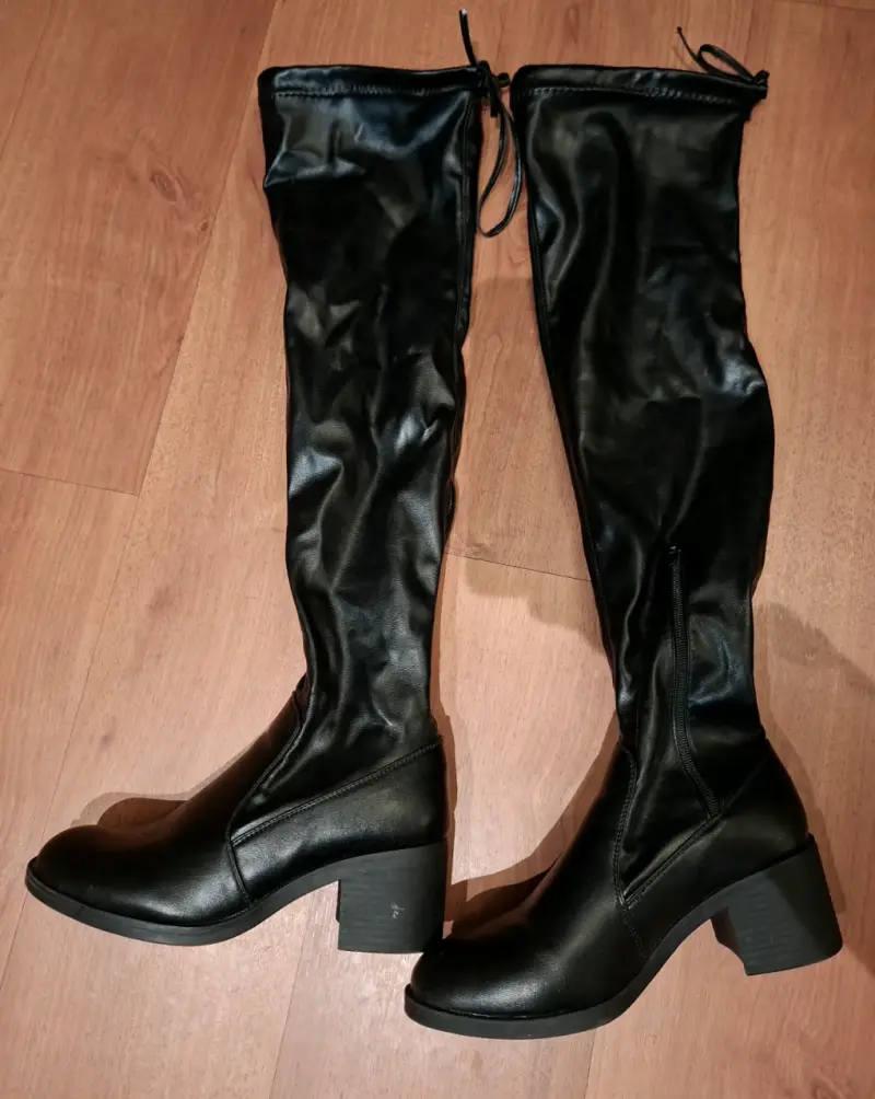 Botas negras por encima de las rodillas - 2