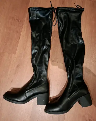 Botas negras por encima de las rodillas - miniatura 2