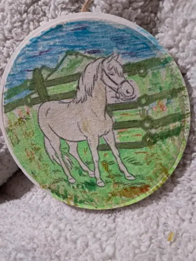 Adorno decorativo de caballo pintado a mano - miniatura 1