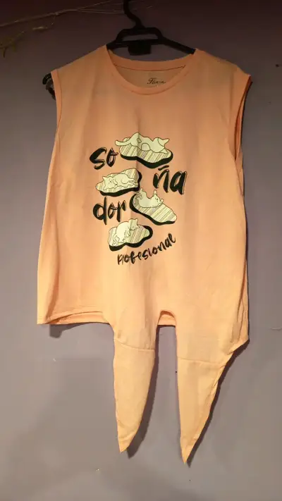 Polera sin mangas color durazno con diseño - miniatura 1