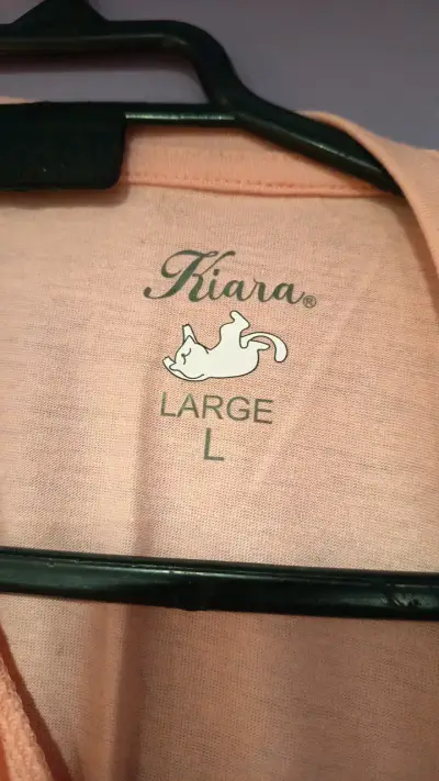 Polera sin mangas color durazno con diseño - miniatura 2