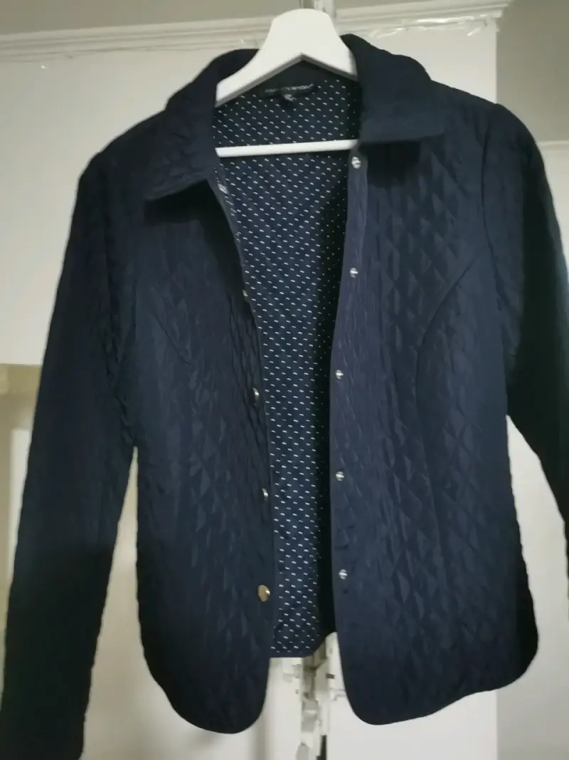 Chaqueta delgada azul marino con botones metwlicos - 2
