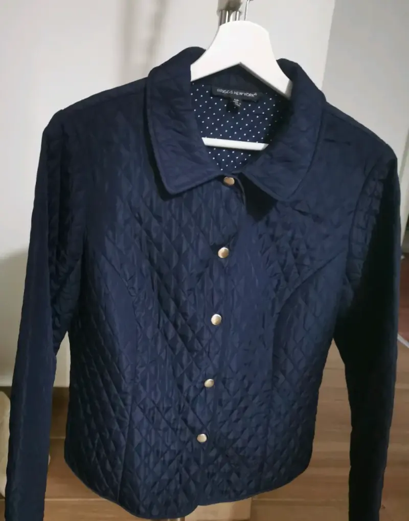 Chaqueta delgada azul marino con botones metwlicos - 3