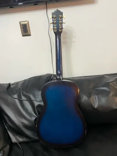 Guitarra acústica azul de 6 cuerdas marca palmer - miniatura 2
