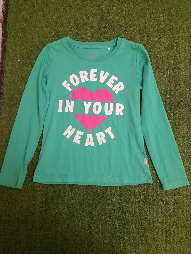 Polera verde con diseño 'Forever in Your Heart' - 2