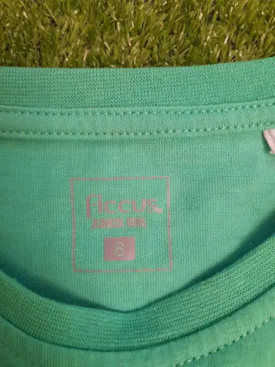 Polera verde con diseño 'Forever in Your Heart' - miniatura 3