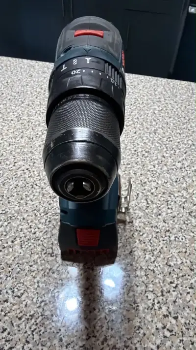Taladro inalámbrico Bosch con batería recargable - miniatura 3
