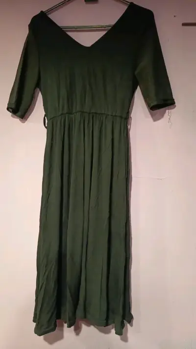 Vestido largo negro elegante - miniatura 2