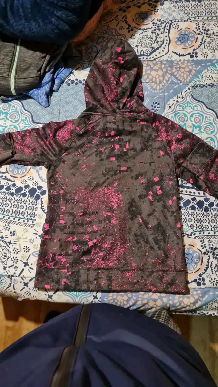 Polerón niña con capucha estampado negro y rosado - 3