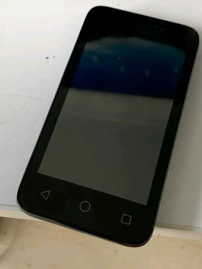 Smartphone con pantalla táctil pixi - 1