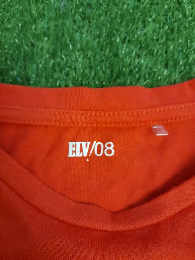 Polera manga larga roja con estampado - 2