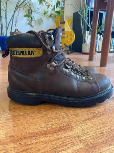 Botas Caterpillar de cuero marrón resistentes - miniatura 1