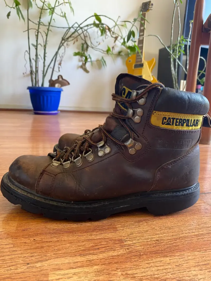 Botas Caterpillar de cuero marrón resistentes - 2