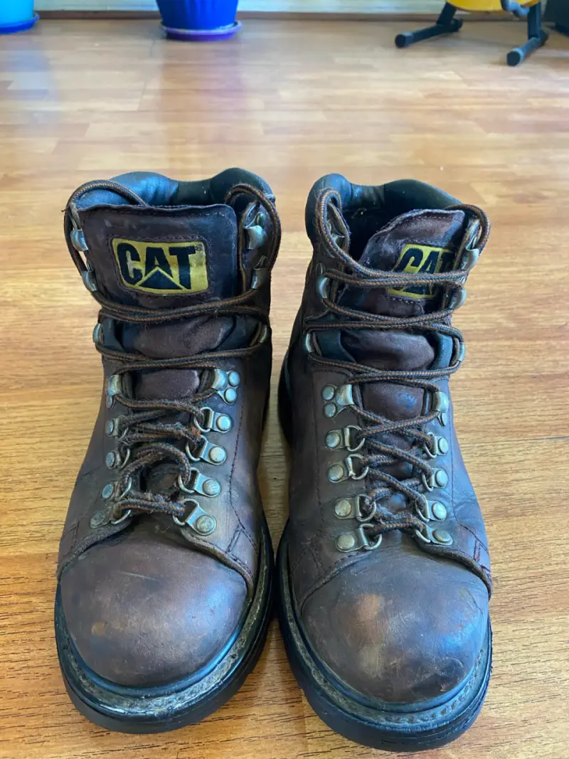 Botas Caterpillar de cuero marrón resistentes - 4