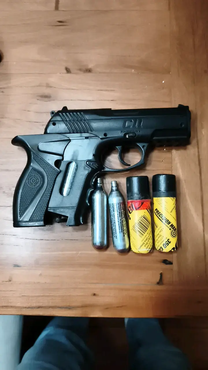 Pistola de aire comprimido con cartuchos - 2