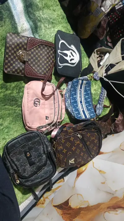 Set de carteras y bolsos variados 2milc/d - miniatura 1