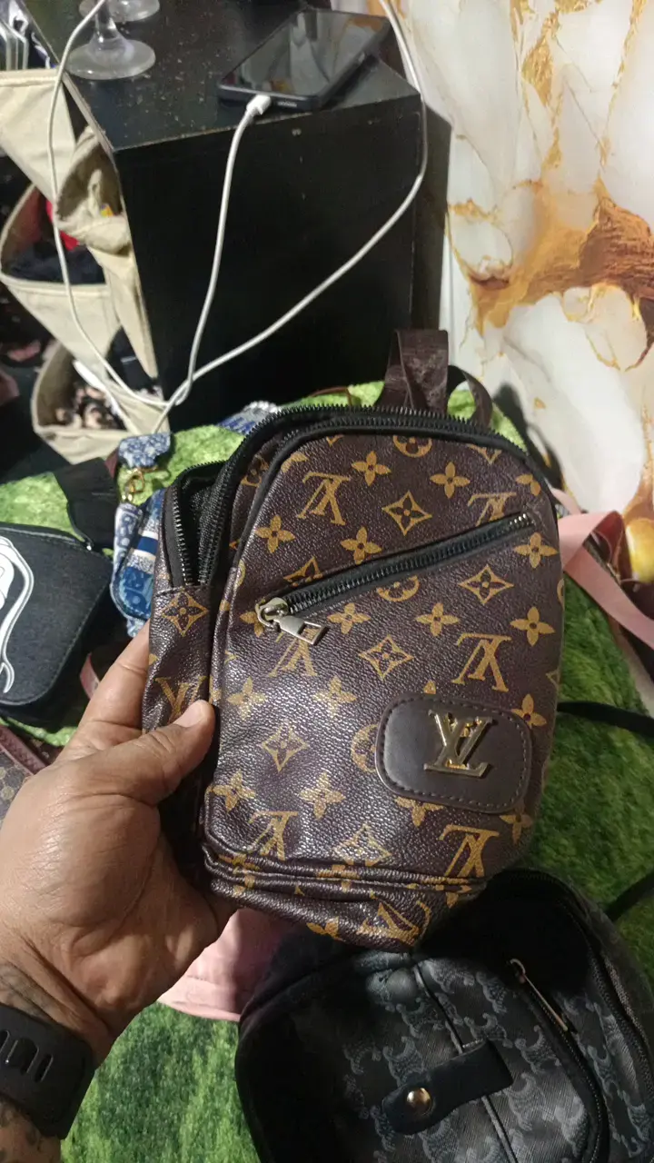 Set de carteras y bolsos variados 2milc/d - 3